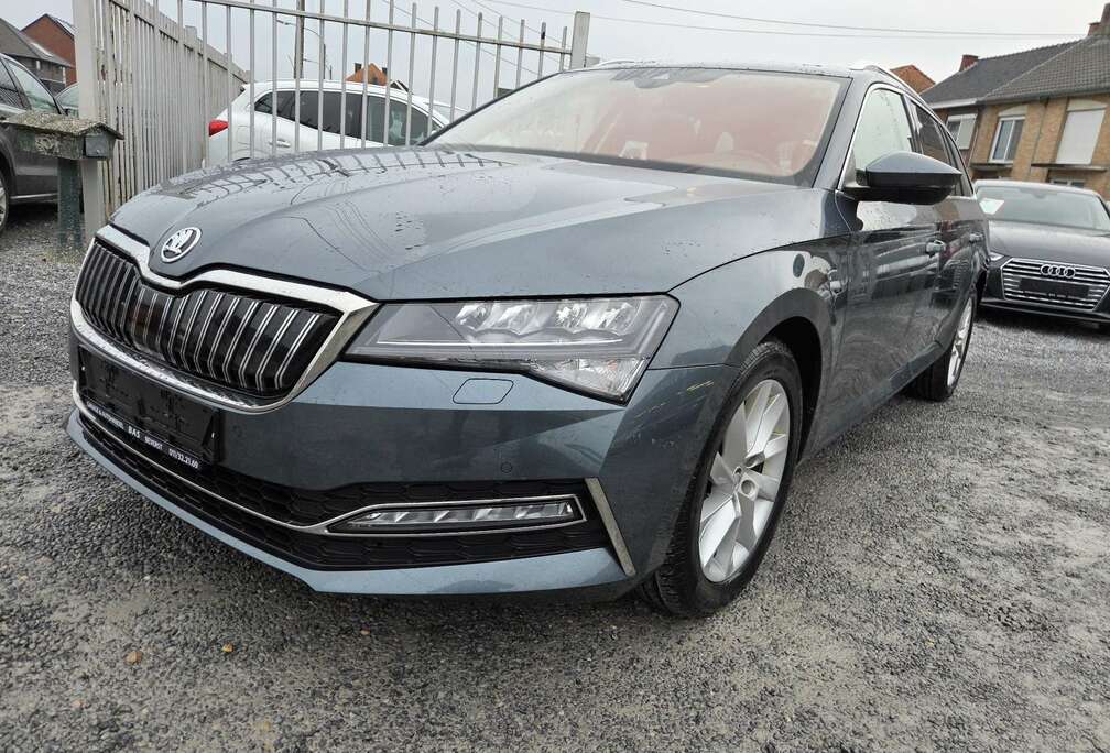 Skoda 1.4TSI iV DSGPLUG IN HYBRIDNAVICARPLAYCAMFULL