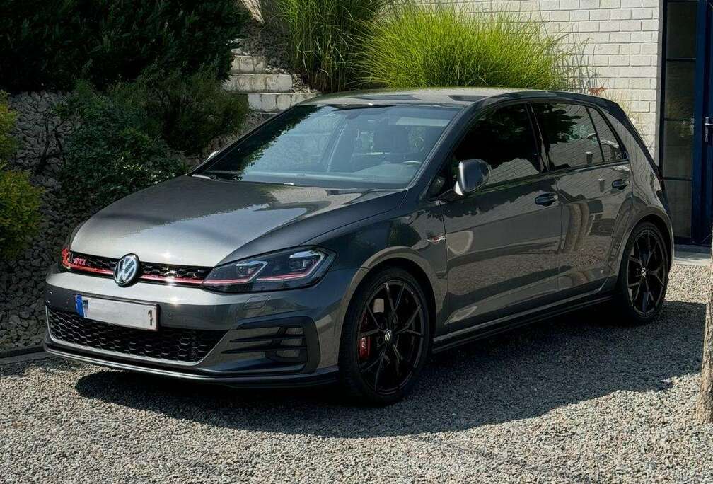 Volkswagen Golf 2.0 TSI Performance DSG