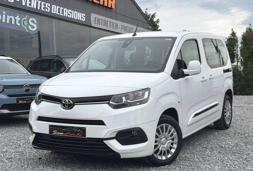 Toyota VERSO 1.2 /CARPLAY/NAVI/CLIM **GARANTIE**