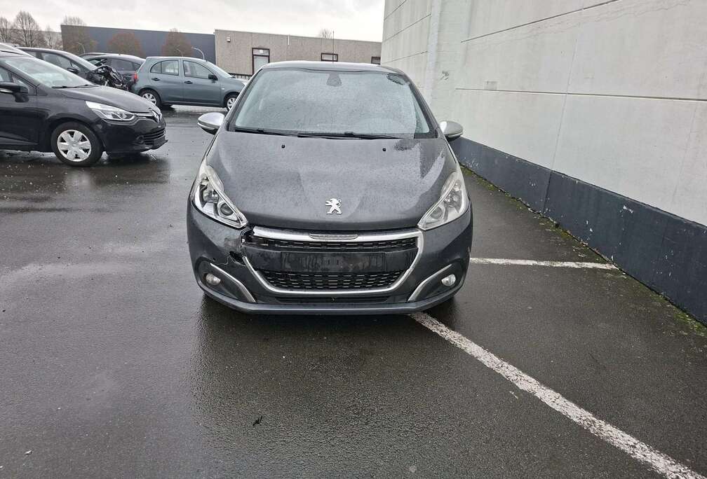 Peugeot 208 1.6 BlueHDi Allure légèrement accident