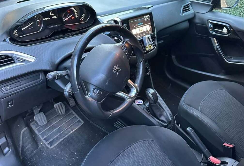 Peugeot 208 1.2i PureTech Style