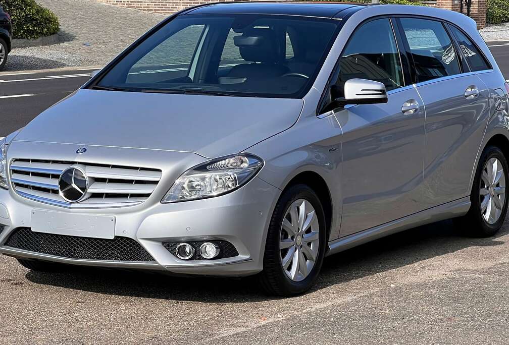 Mercedes-Benz B 180 AUTOMAAT-PANO SCHUIFDAK-LEDER PERF. STAAT 1 JAAR GARANTIE
