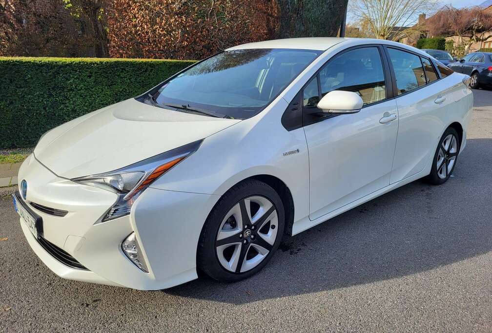 Toyota 1.8i VVT-i PHEV Business CVT / NACRÉ