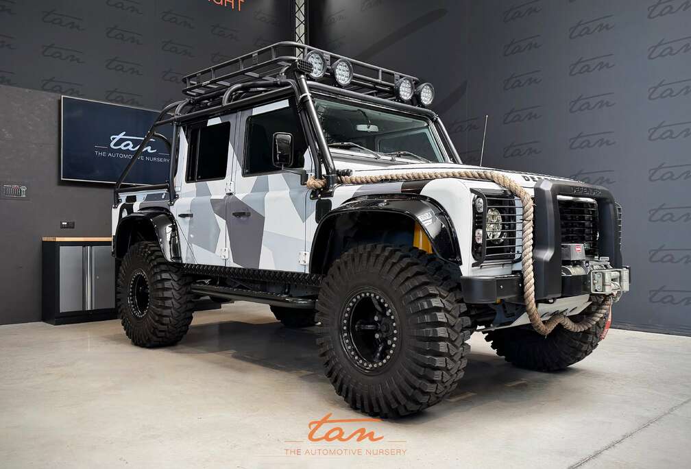 Land Rover 110 CREW CAB 2.2TD SVX SPECTRE LIMITED EDITION JAMES BOND 007 Utilitaire 5 places + rapport d\'expertise valeur 150.000€