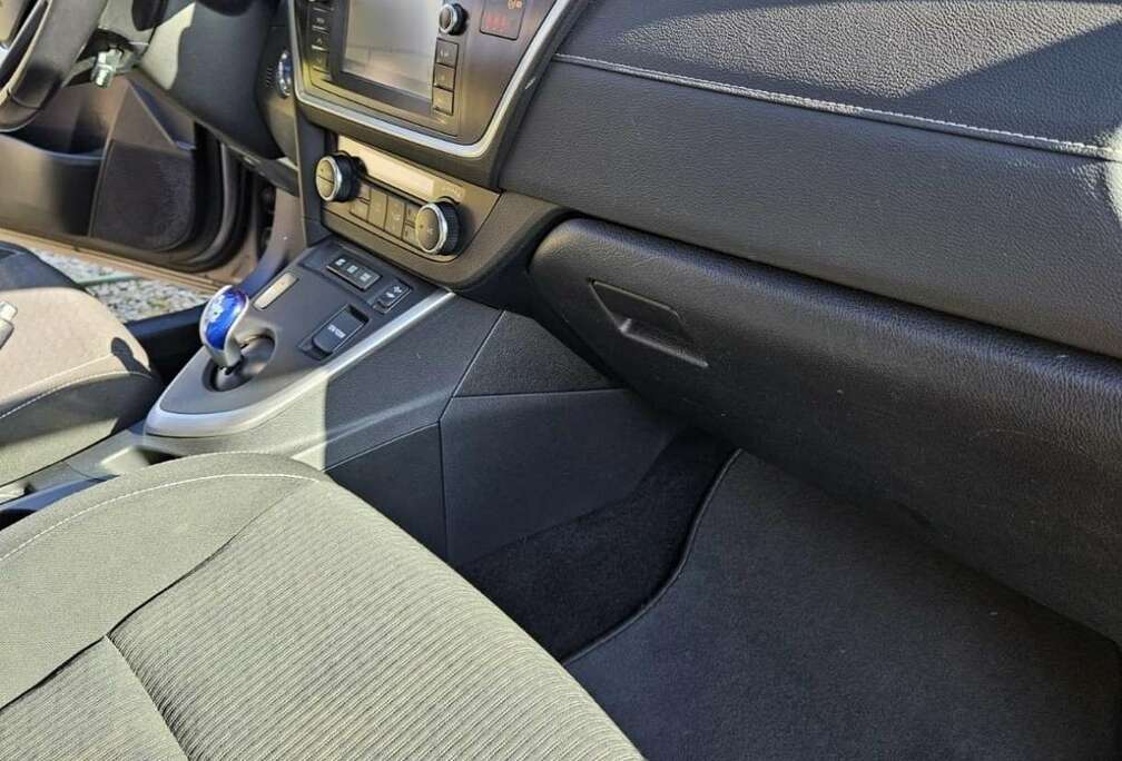 Toyota 1.8 VVT-i Hybrid Automatik Touring Sports Edition