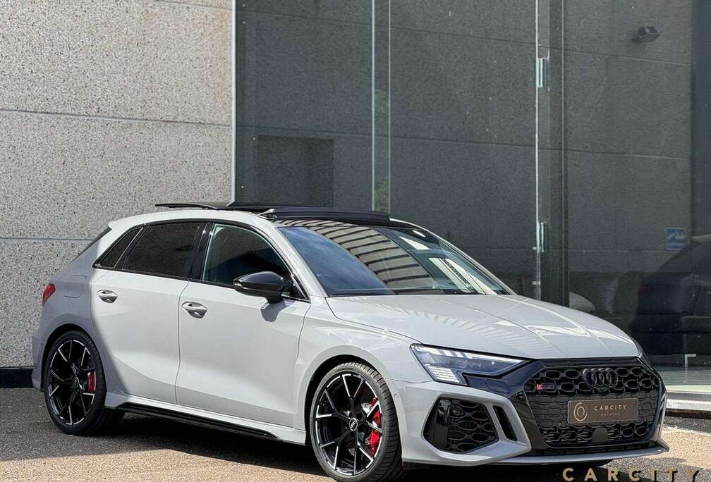 Audi RS3 Sportback quattro  CARBON  B&O  HUD  PANO