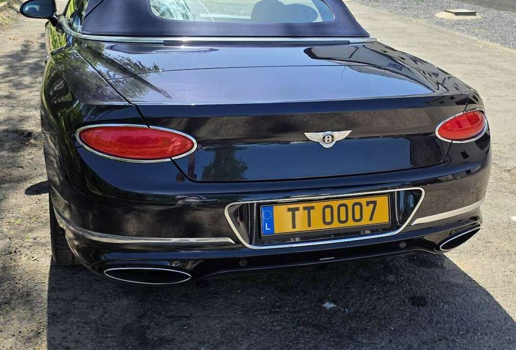 Bentley W12 Mulliner First Edition. 635ch.
