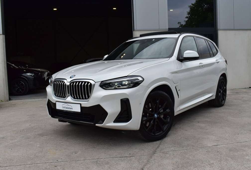 BMW PHEV xDrive30e Pack M *Pano* Black/Pearl White