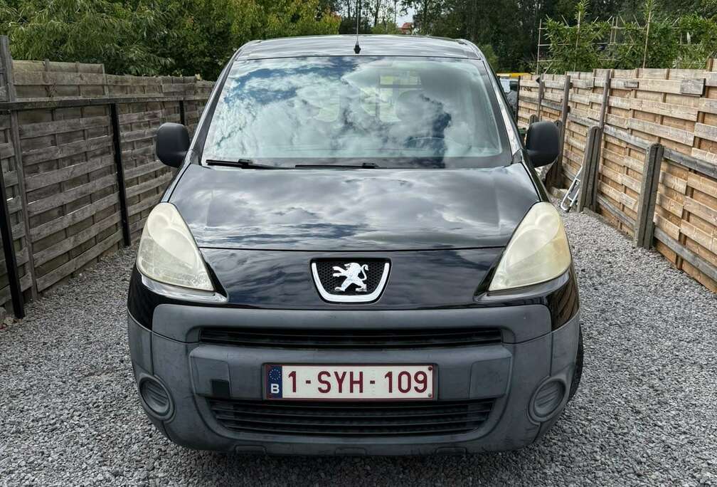 Peugeot 1.6 HDi L1H1 Confort 122 Utility