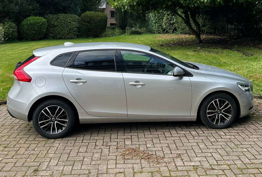 Volvo V40 2.0 T2 Black Edition GPF (EU6d-TEMP)