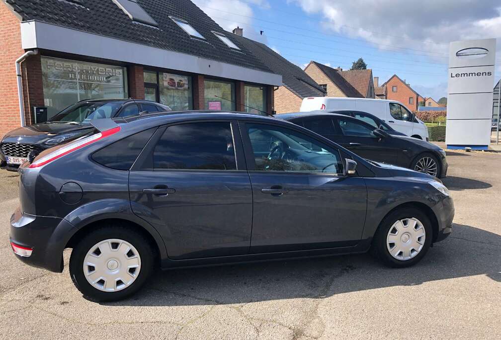 Ford Focus 1.6I Benzine 100 Pk / Trend Sea Grey Airco / Navigatie/ Eerste Eigenaar/ 116182 km