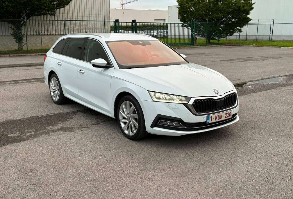Skoda COMBI 1.4TSI EV PHEV DSG Style *AUTOMAAT*LEDER*VIRTUAL COCKPIT*CAMERA*PDC*CRUISE*NAVIWINTERBAND*