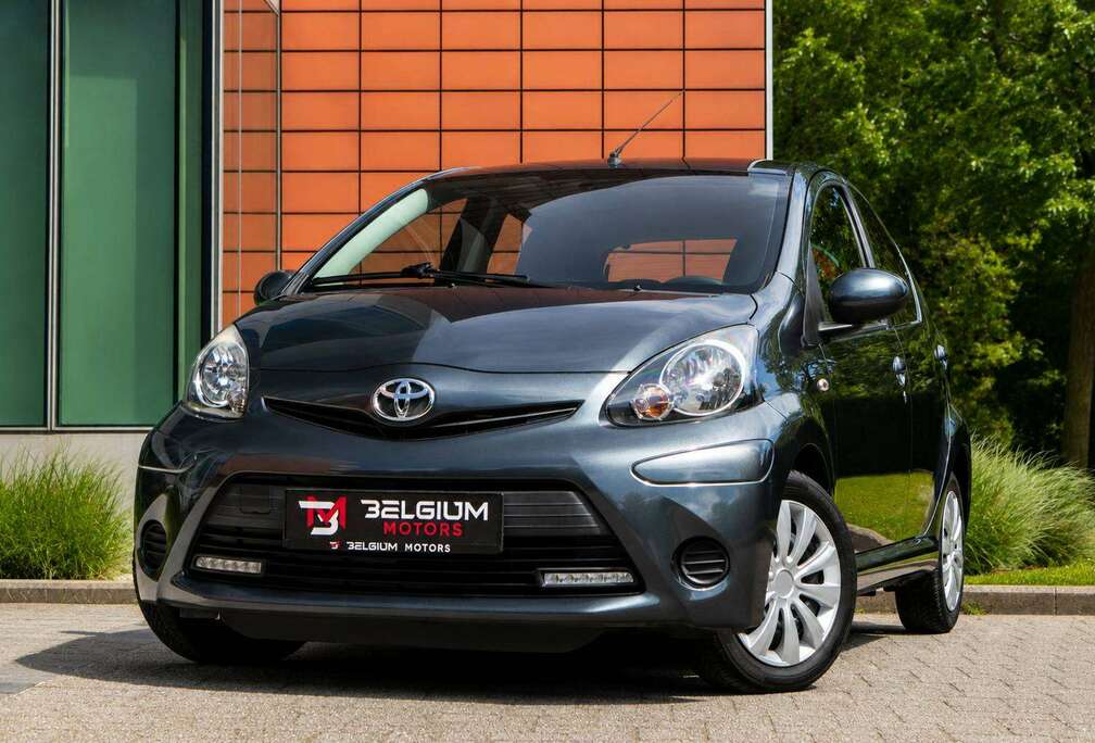 Toyota 1.0i Cool - Climate Control - Navigation - Radio