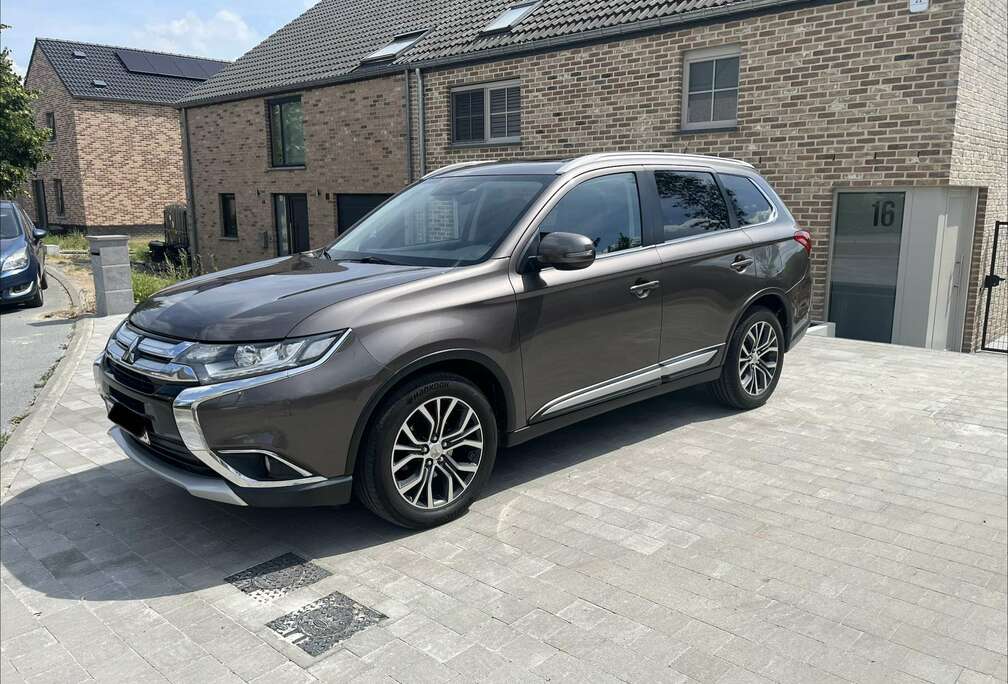 Mitsubishi 2.0i 4WD Instyle Premium CVT