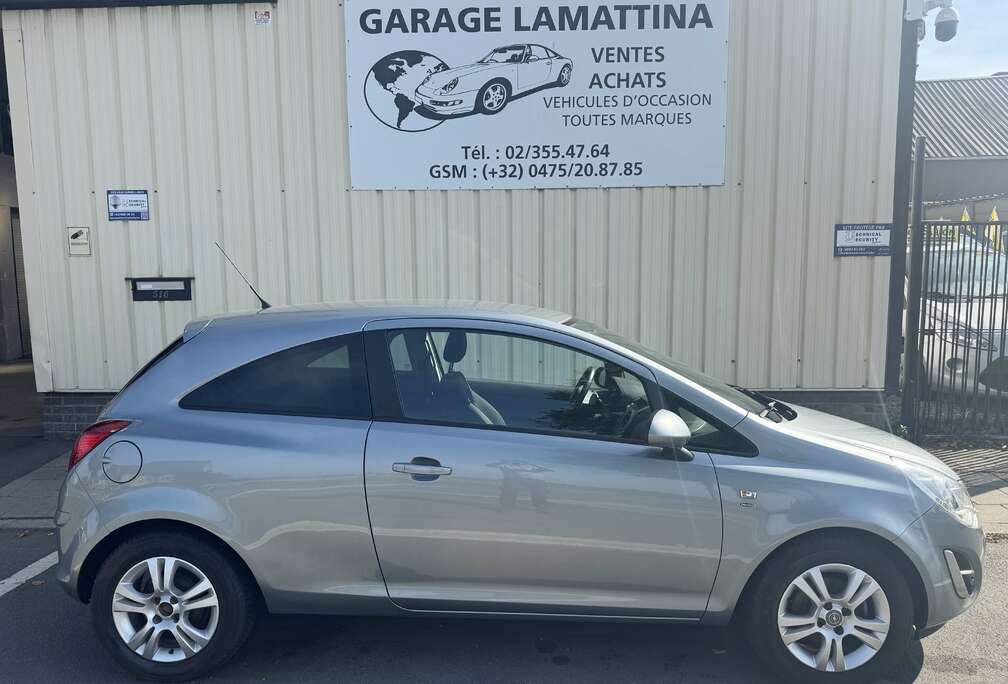 Opel Corsa 1.2i sport