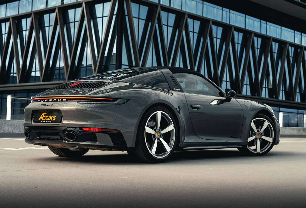 Porsche 911 TARGA 4 / BI-COLOR MANUFAKTUR / BURMESTER / CHRONO / CARBON / SPORT EXHAUST