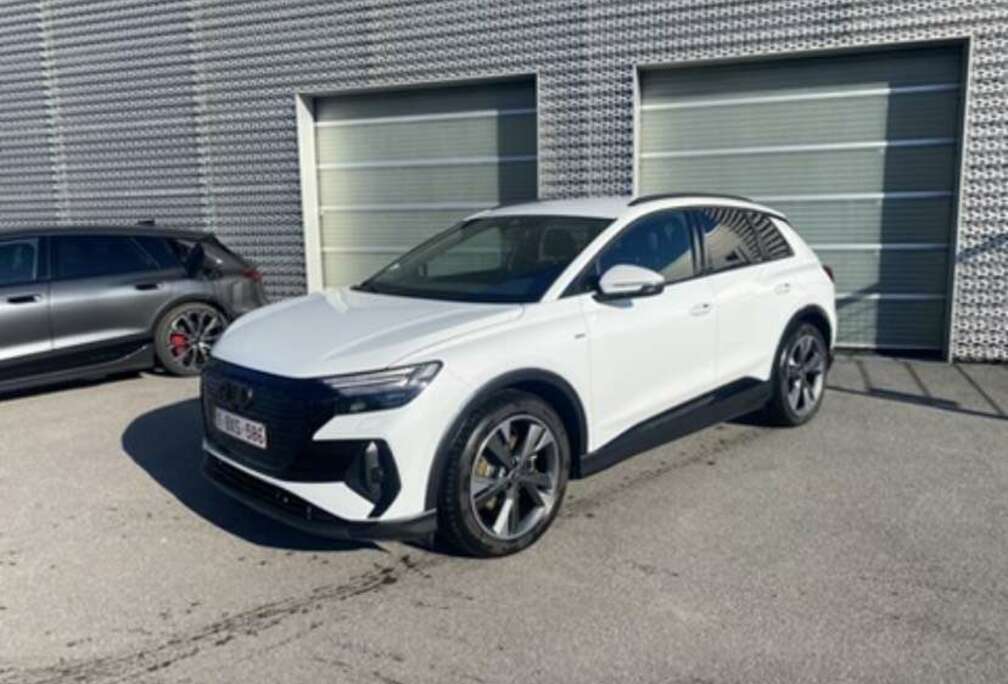 Audi 55 kWh 35 S line matrix s line shadow look .