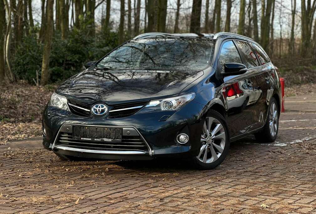 Toyota 1.8 VVT-i Hybrid Automatik Touring Sports Executiv