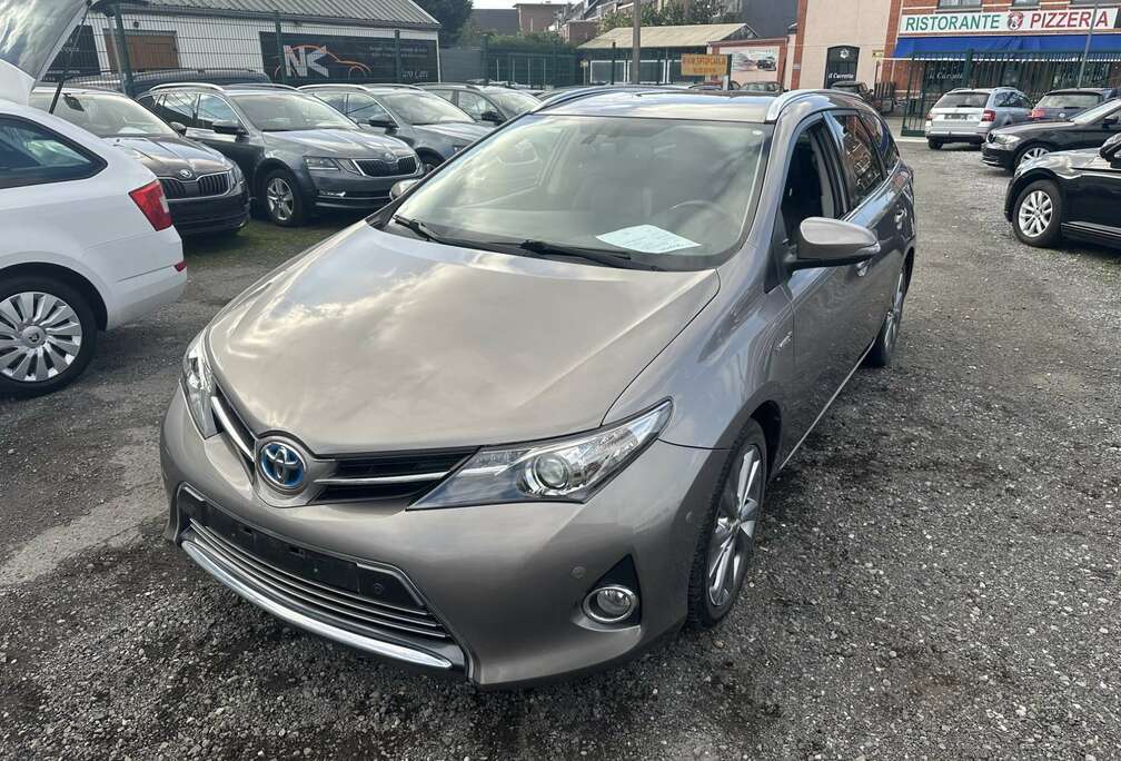 Toyota SW 1.8i HSD Premium CVT