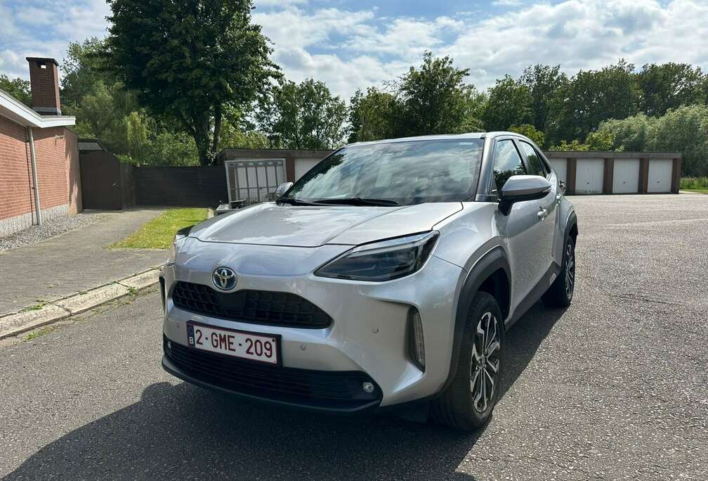 Toyota Hybrid 1.5i VVT-i Elegant E-CVT