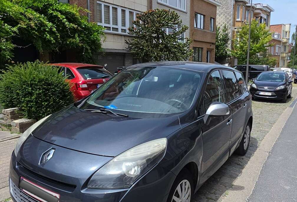 Renault 1.6i Silver Edition