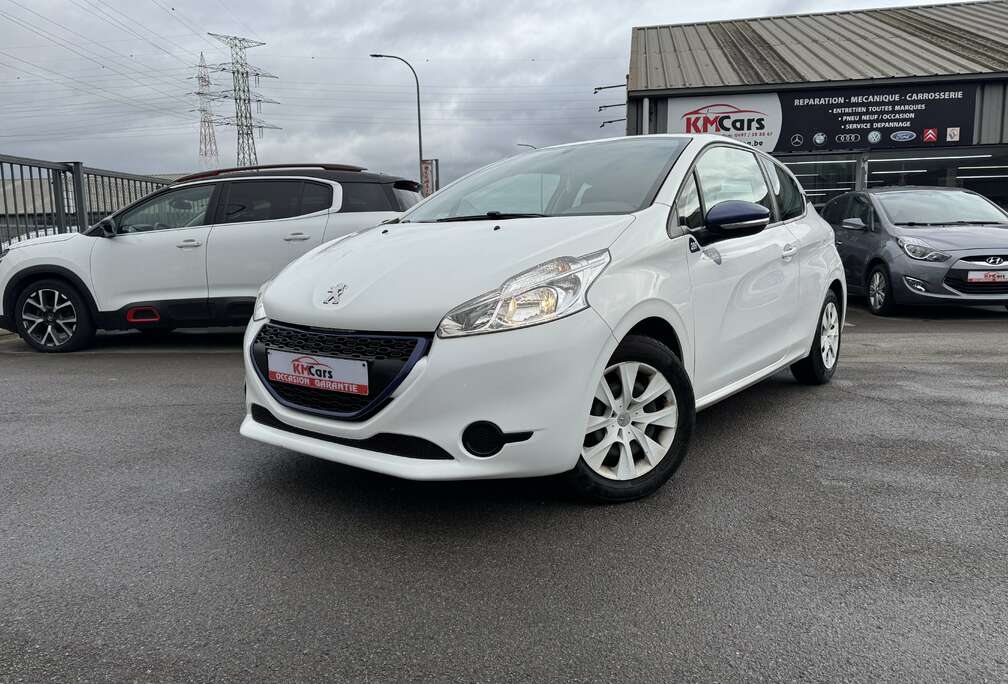 Peugeot 208 1.0i ESSENCE // GARANTIE 12 MOIS / CAR-PASS OK