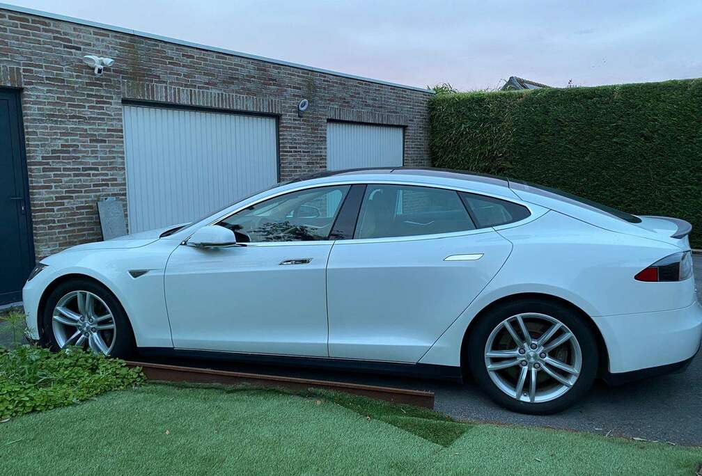Tesla Model S 85 kWh Performance