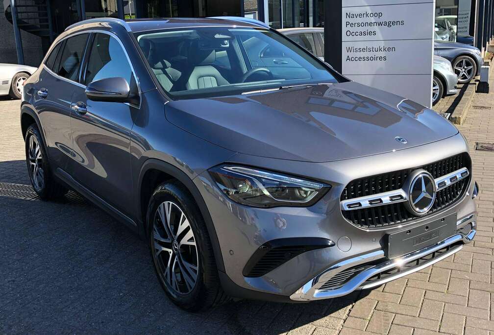 Mercedes-Benz BENZINE, Keyless GO, Sfeerverlichting, Draadloos laden van smartphone, Carplay