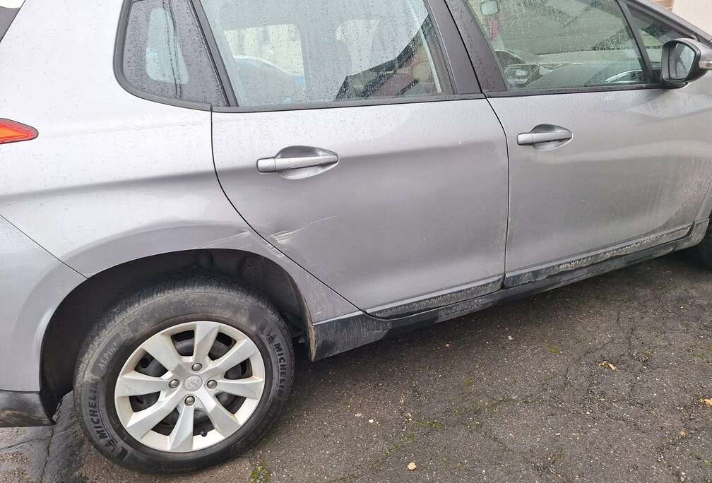 Peugeot 2008 1.2i PureTech Active S