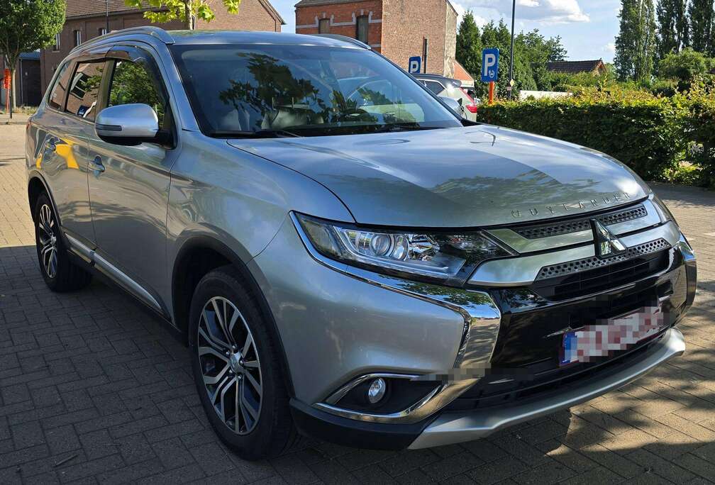 Mitsubishi Outlander 2.0i 2WD Diamond Edition CVT