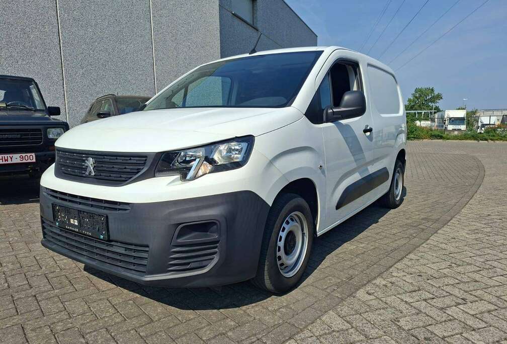 Peugeot 1.5 BlueHDi L1 STD Light Pro (EU6.3)