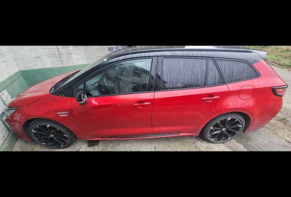 Toyota Touring Sports Hybride 184h Design