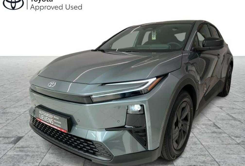 Toyota 77 kWh FWD BUSINESS