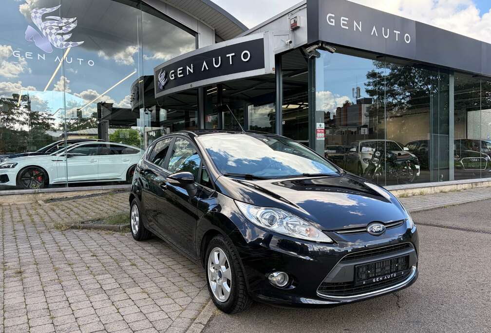 Ford 1.6 TDCi Titanium ECOnetic Radar de recul Airco Digital * 12 MOIS GARANTIE *