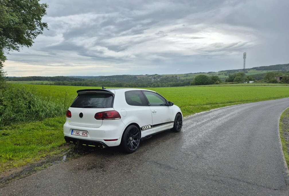 Volkswagen Golf 2.0 TSI DSG