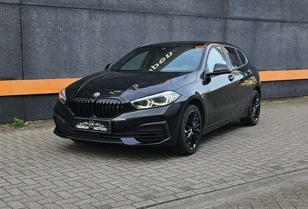 BMW i 116i SPORT FULL BLACK WAGEN IS AL NIEUW/*LED KOPLAMP/CARPLAY