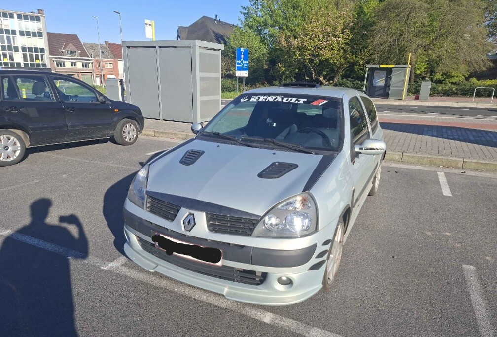 Renault Clio 2 V16 1.2 Export geef me CORREct Bod