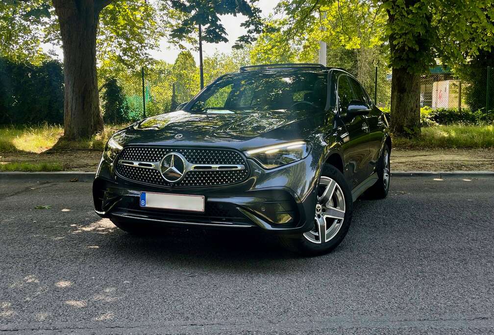 Mercedes-Benz GLC 200 AMG Line / PANO / LUXURY