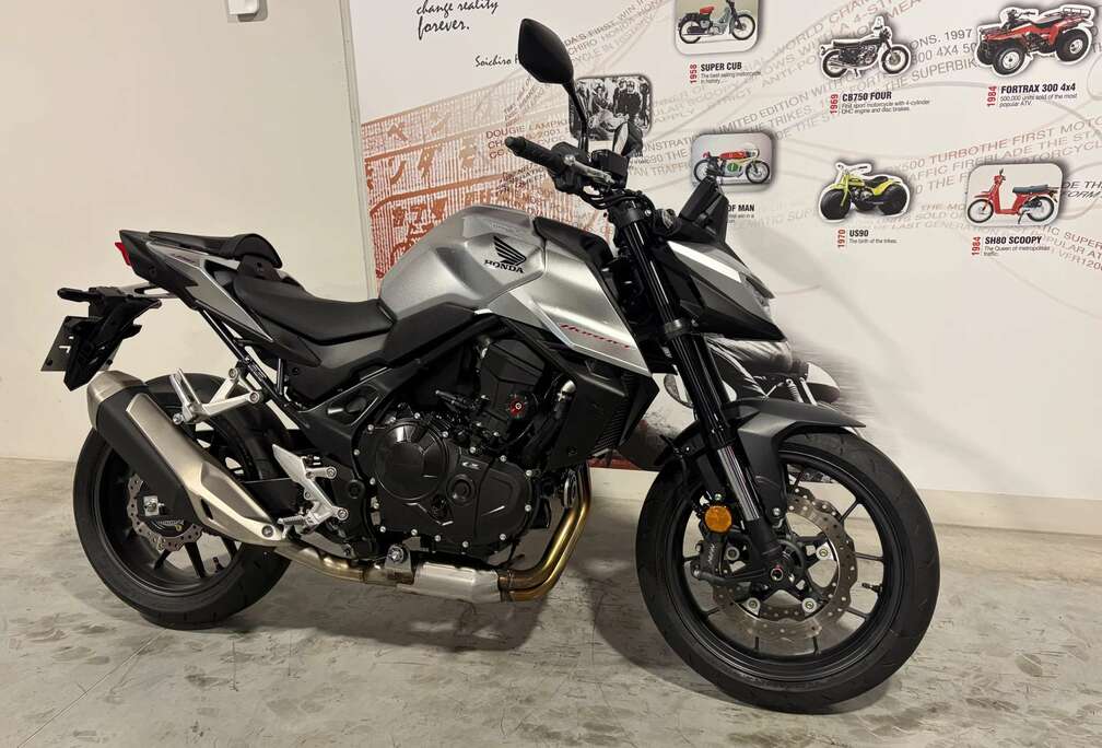 Honda Hornet in prachtstaat met quikshifter