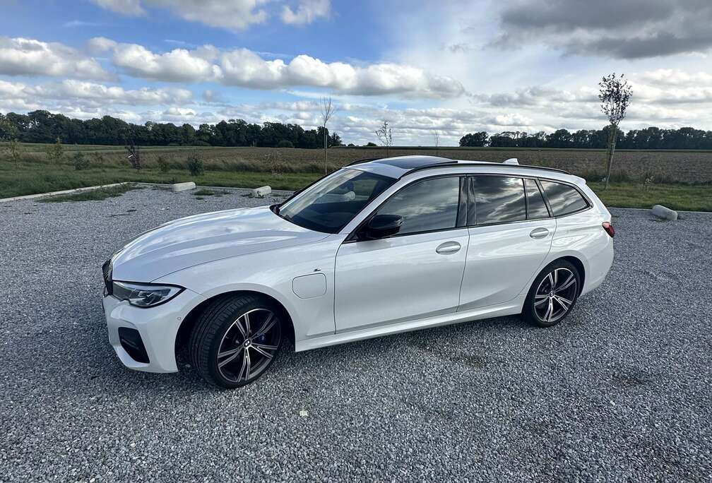 BMW Touring 330e M Sport A