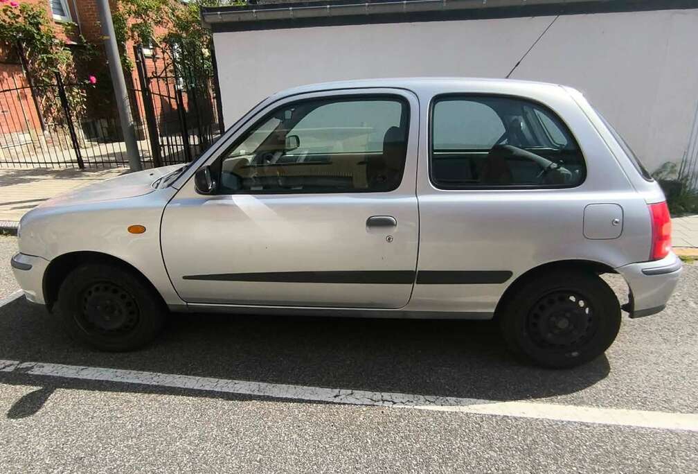 Nissan 1.0i 16v Comfort