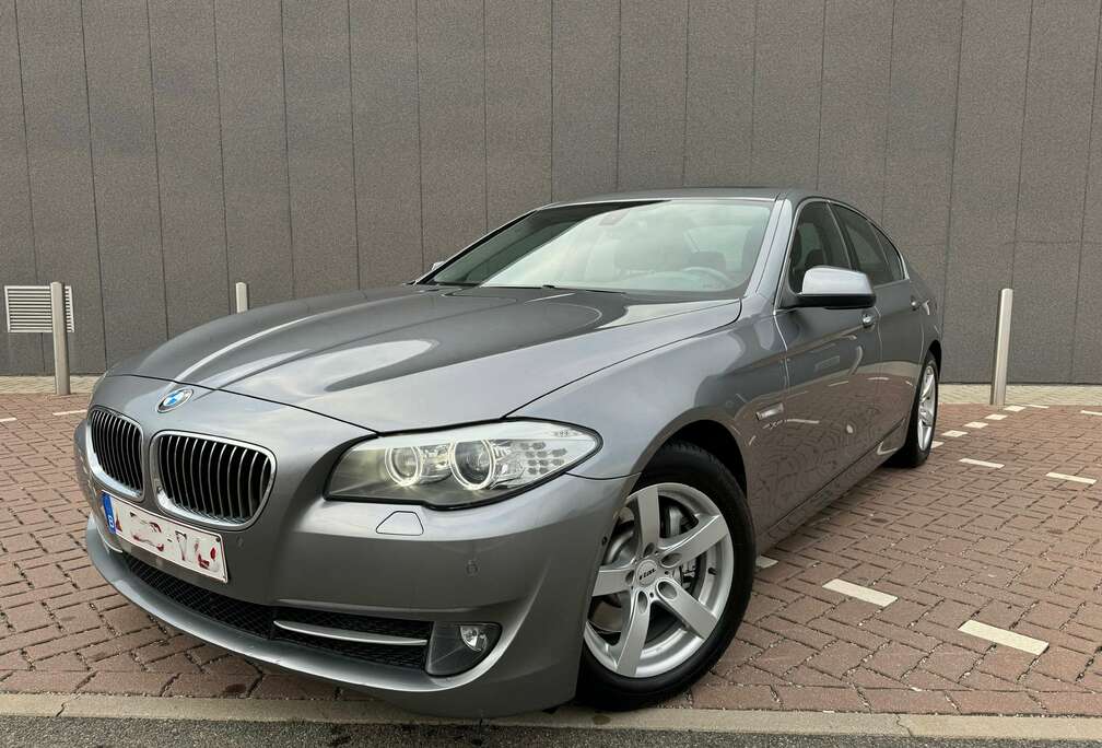 BMW 530d Xdrive 1.er main + carnet