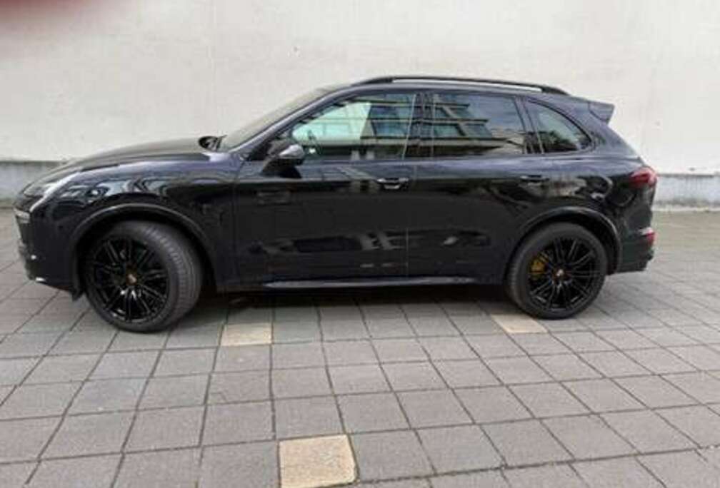 Porsche Cayenne 3.0i V6 PHEV S Tiptronic S (306 kW)