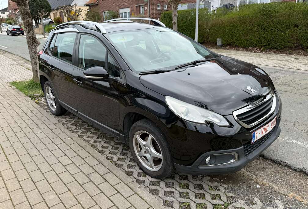 Peugeot 2008 1.2i PureTech Urban Cross