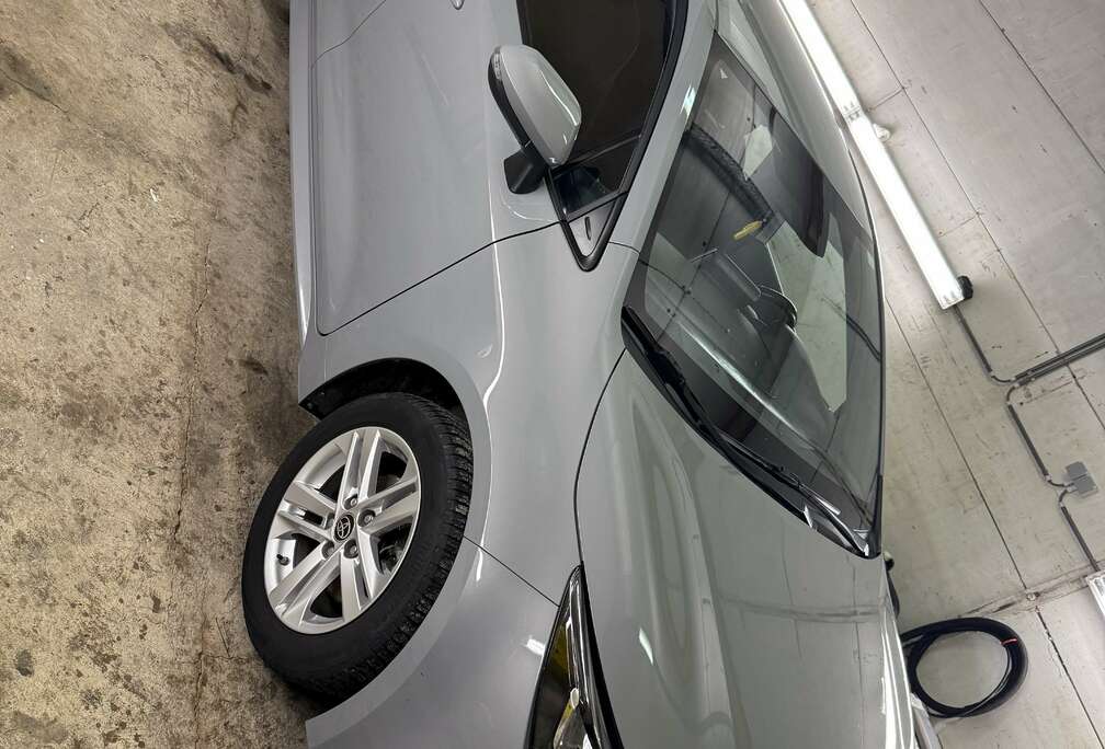 Toyota Hybrid 2.0 Premium e-CVT