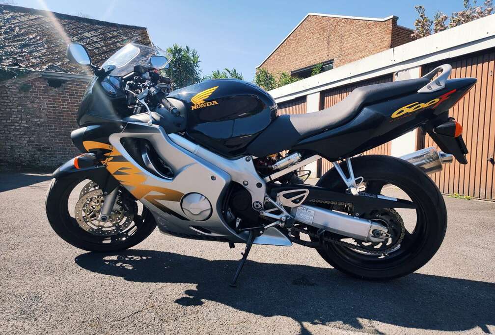 Honda F4 PC35