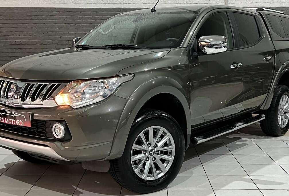 Mitsubishi 2.4 DI-D 4WD Intense//1ere Pro//Carnet//Camera//