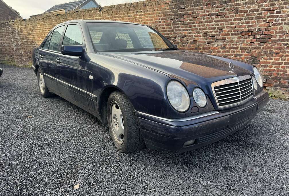 Mercedes-Benz E 230 Avantgarde 66000 Km Car Passe(Old Timer)