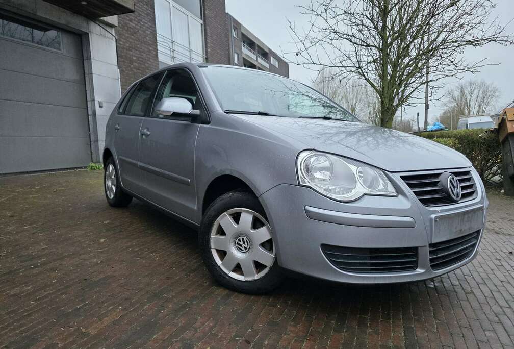 Volkswagen 1.2i/ FACE LIFT/100 000KM+CAR-PASS/AIRCO+JANTES+VITRES ELECTR/C.T OK/TRENDLINE