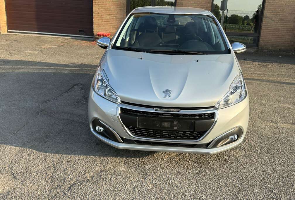 Peugeot Peugeot 208 1.2 essence Airco GPS.